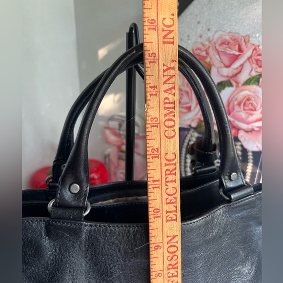 Marta Ponti made Portugal Elegant Black Leather Shoulder Bag - Picture 11 of 14